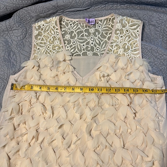 Cream Colored Flower Front Dress - Picture 6 of 12